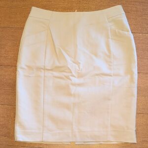 H&M Cream Pencil Skirt With Pockets, Size 8